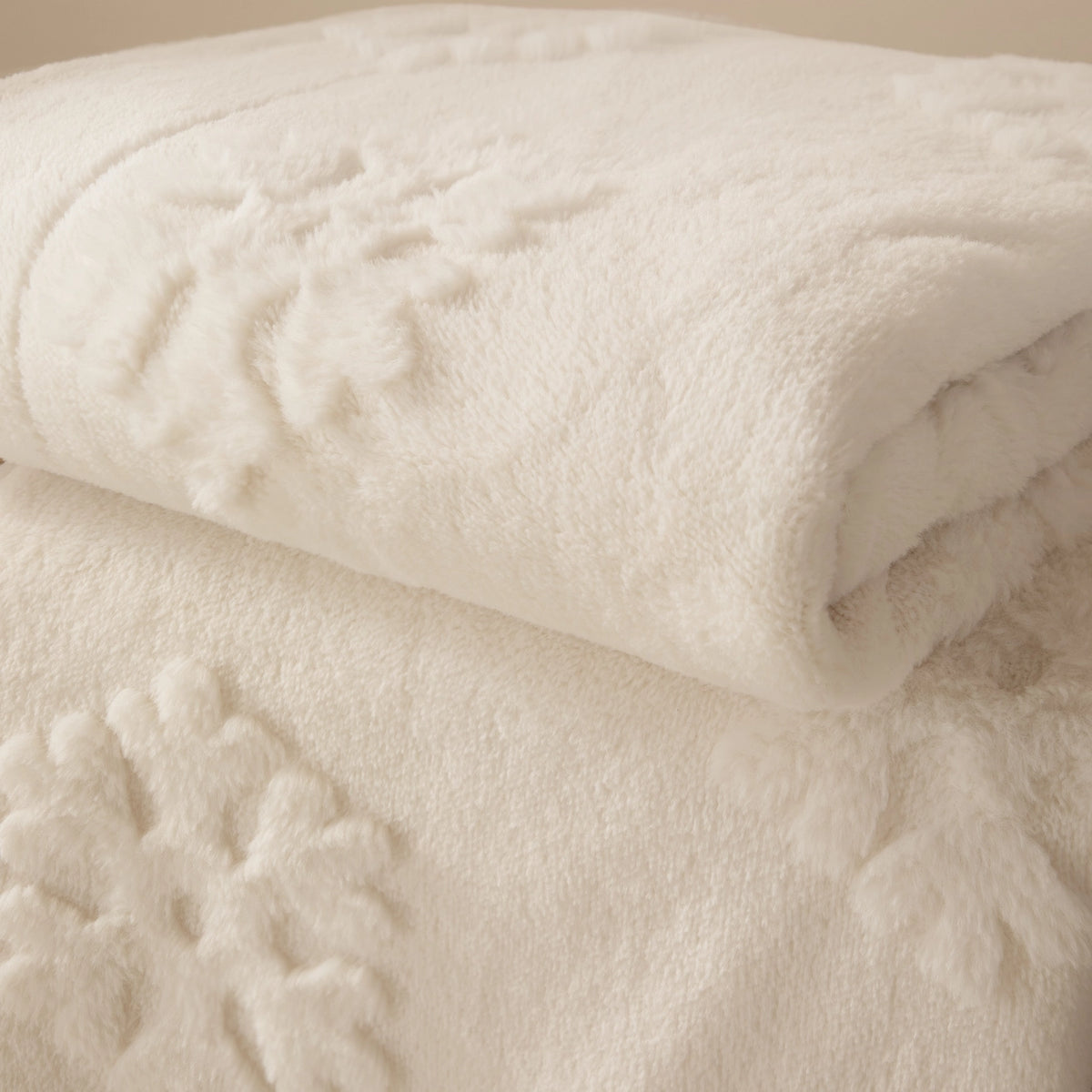 Snowflakes Faux Fur Throw Snow White 150 x 200cm